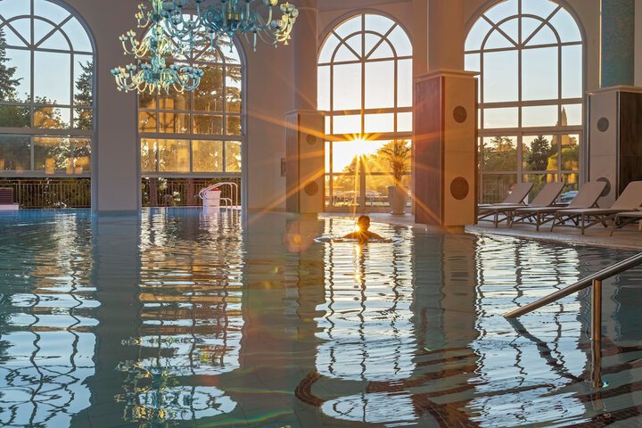 Pool Hotel