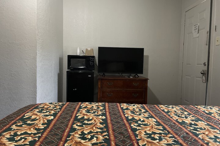 Room 4 of 42