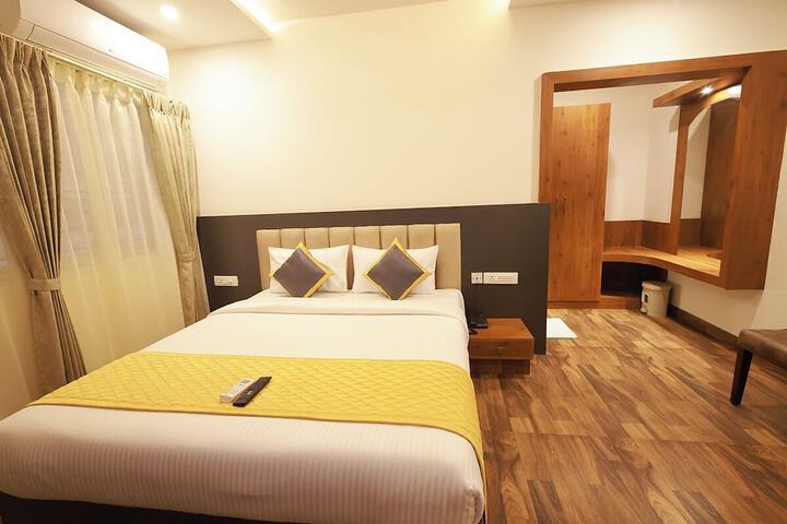 Room 2 of 27