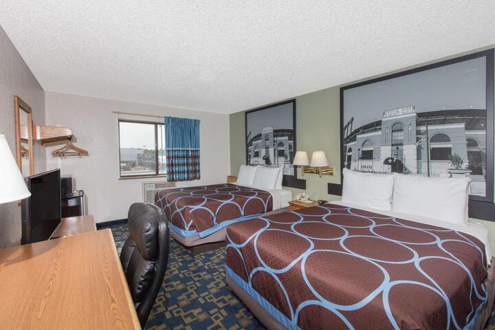 1 Queen Bed (9 of 15)