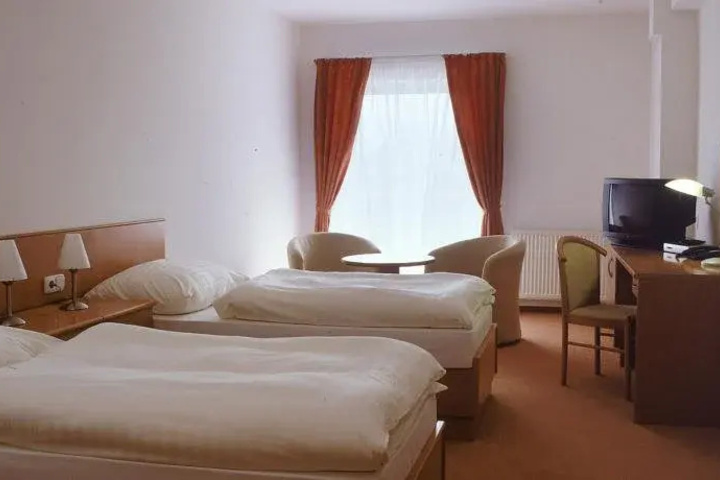 Room 2 of 21