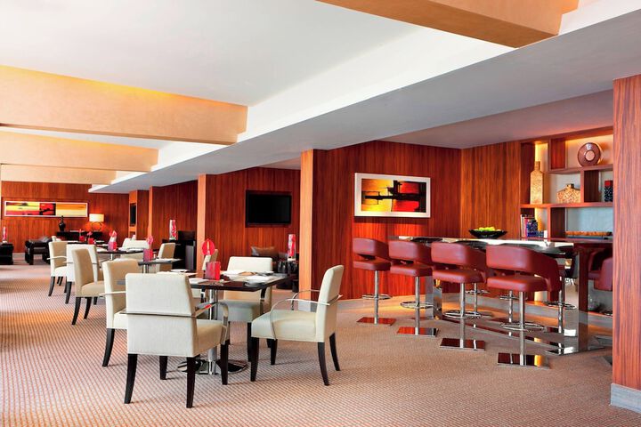 Lounge 68 of 84