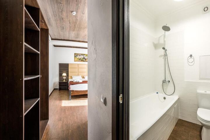 Room 25 of 47