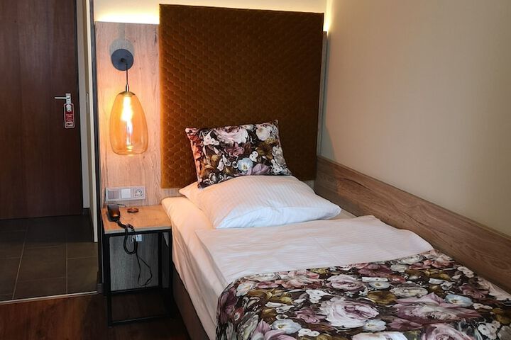 Room 16 of 114