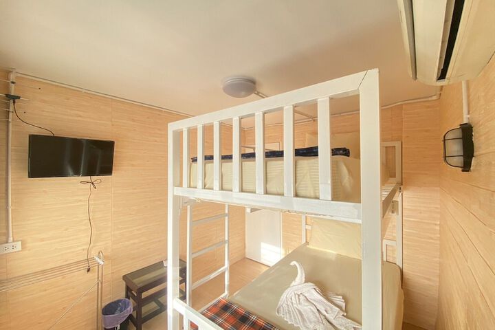 Room 8 of 18