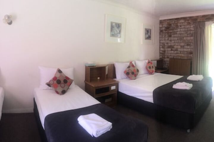 Room 4 of 30