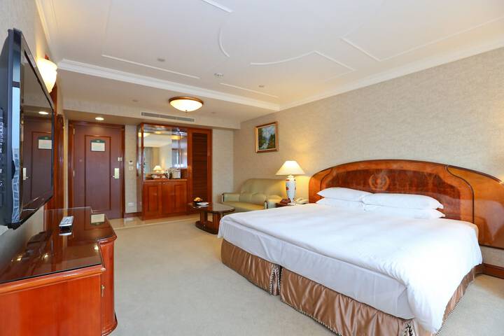 Room 6 of 39