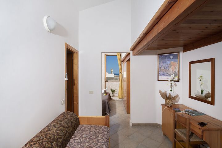 Room 11 of 42