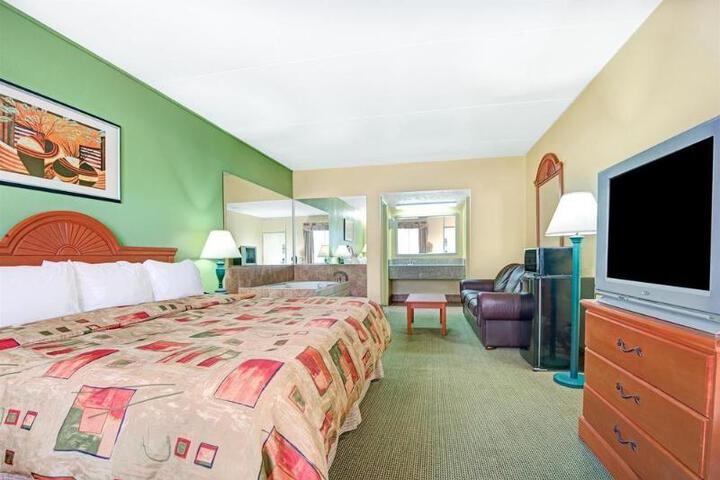 1 King Bed (7 of 10)