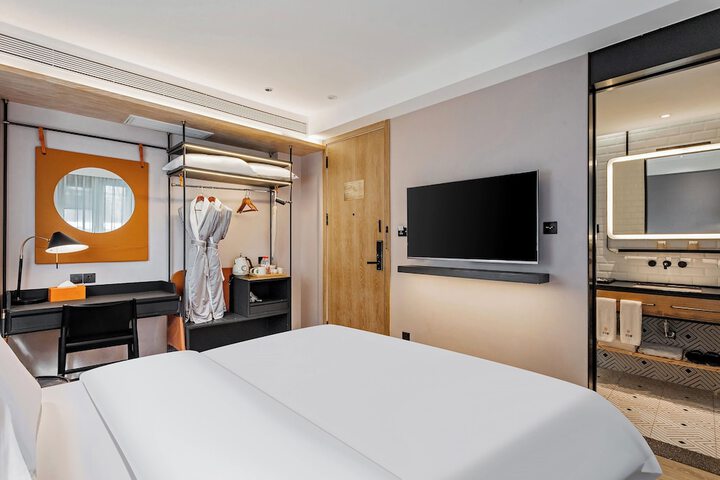 Room 5 of 101