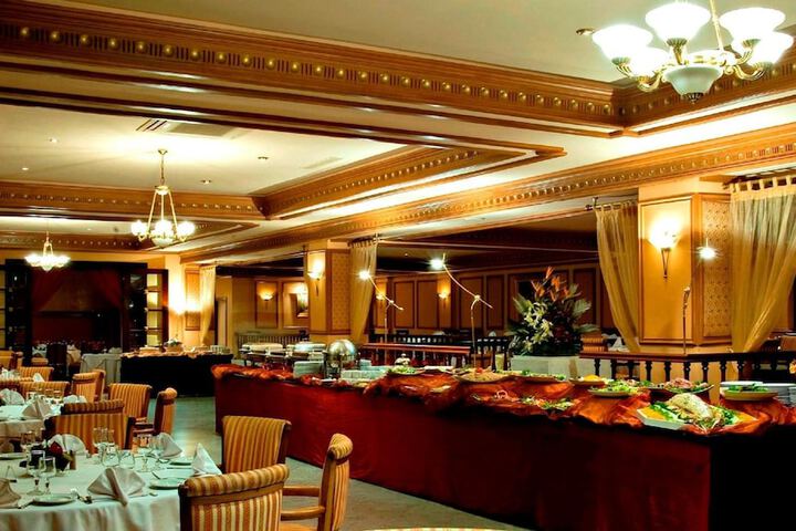 Dining 37 of 63