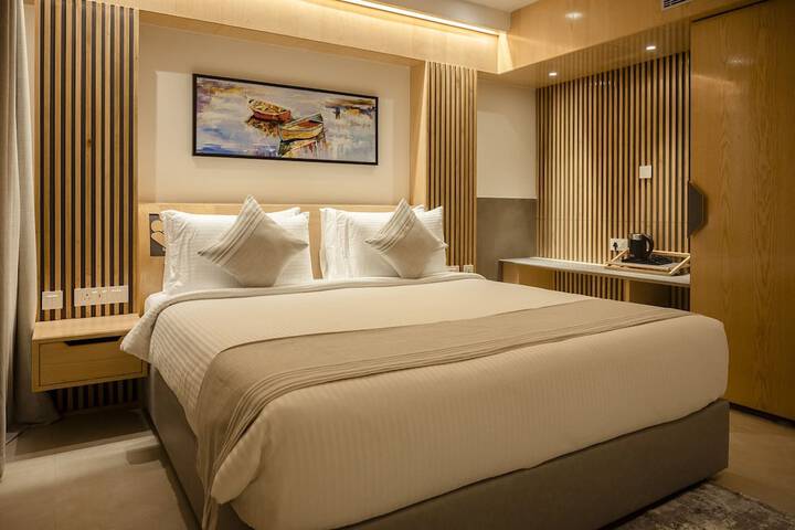 Room 6 of 20