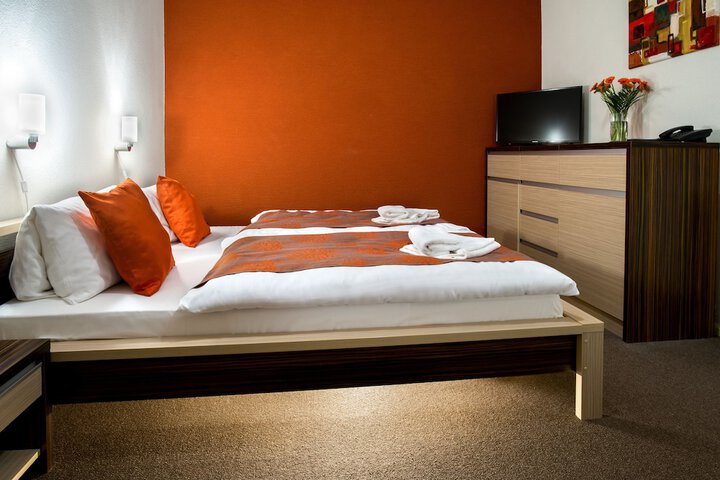 Room 7 of 35