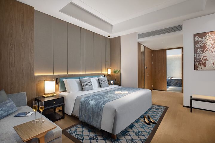 Room 6 of 74