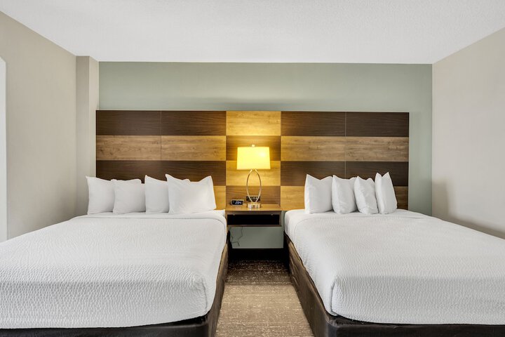 2 Queen Beds (9 of 17)