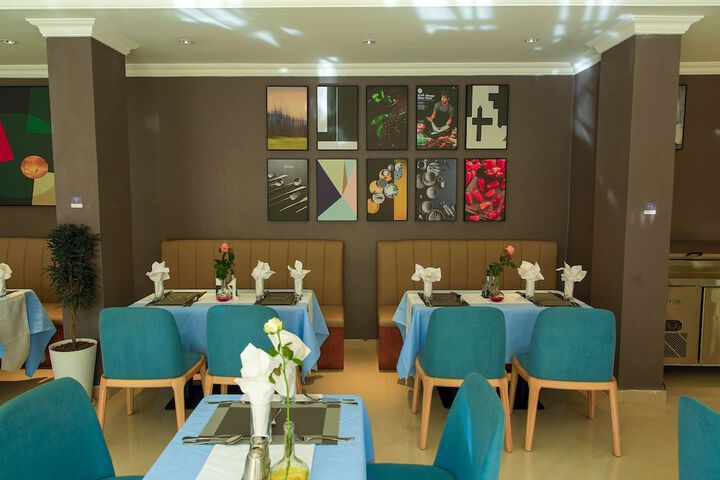 Dining 33 of 51