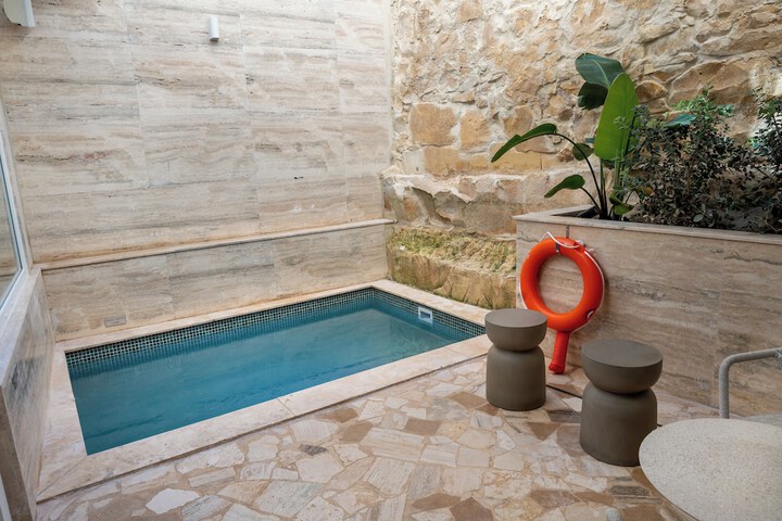 Pool 30 of 41