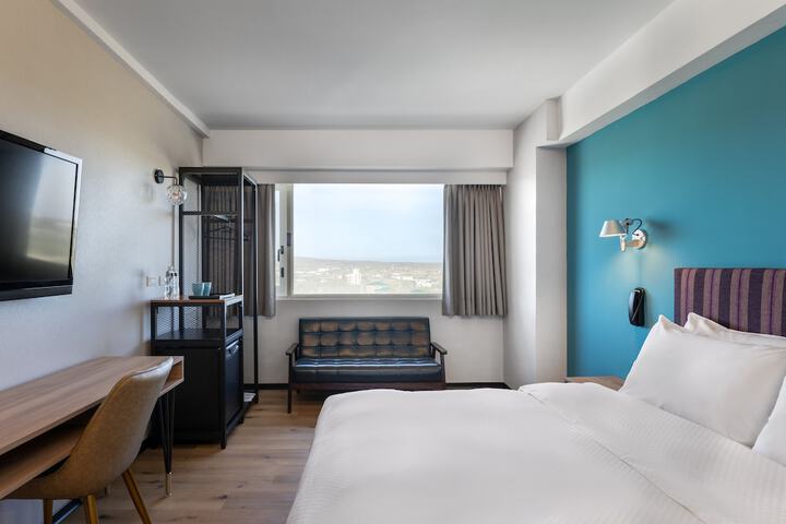 Room 10 of 26