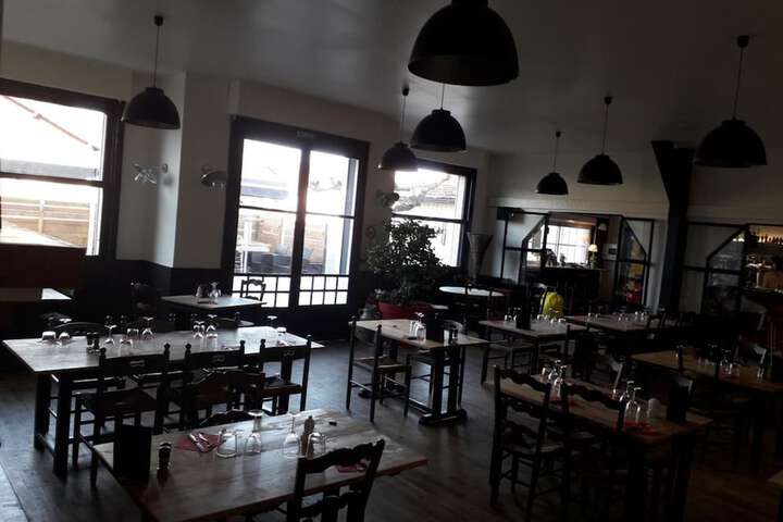 Dining 8 of 14