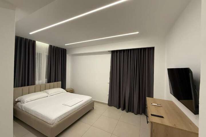 Room 16 of 62
