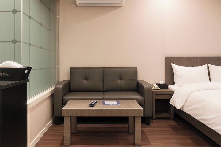Room 11 of 85