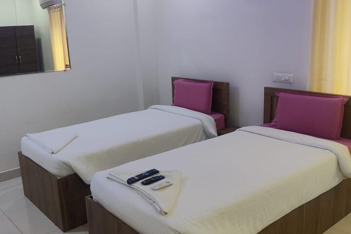 Room 9 of 27