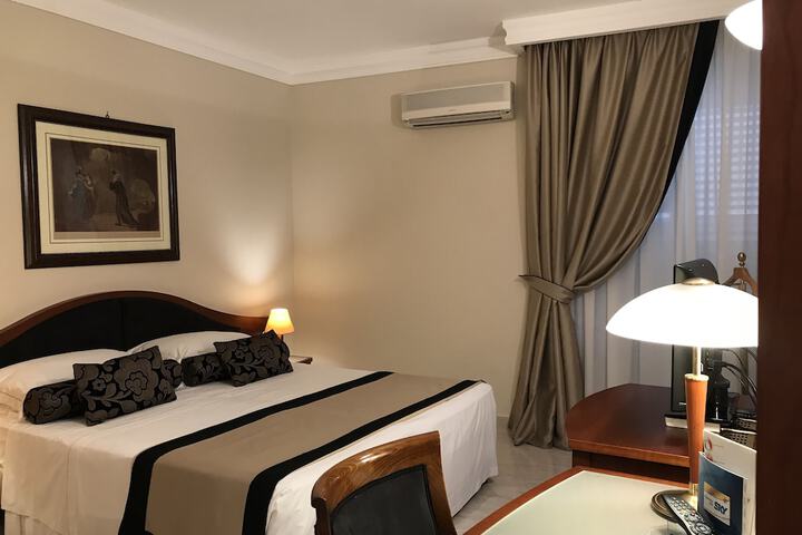 Room 8 of 25