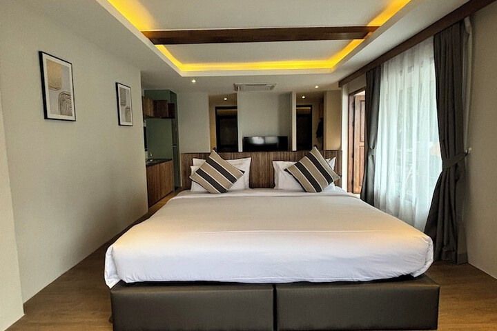 Room 34 of 214