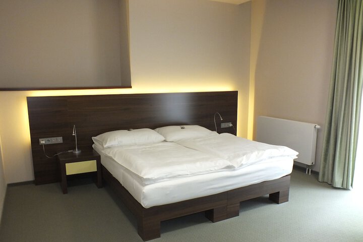 Room 28 of 34