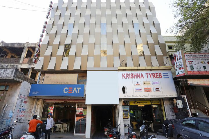 OYO 7859 Hotel Gurukripa