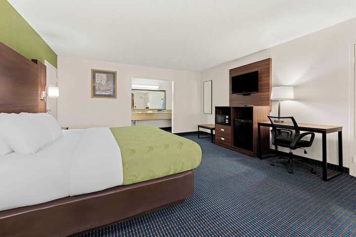1 King Bed (9 of 26)
