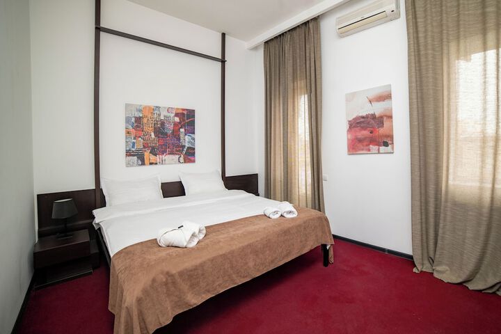 Room 11 of 26