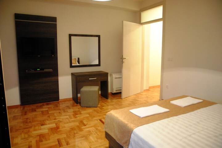 Room 30 of 80