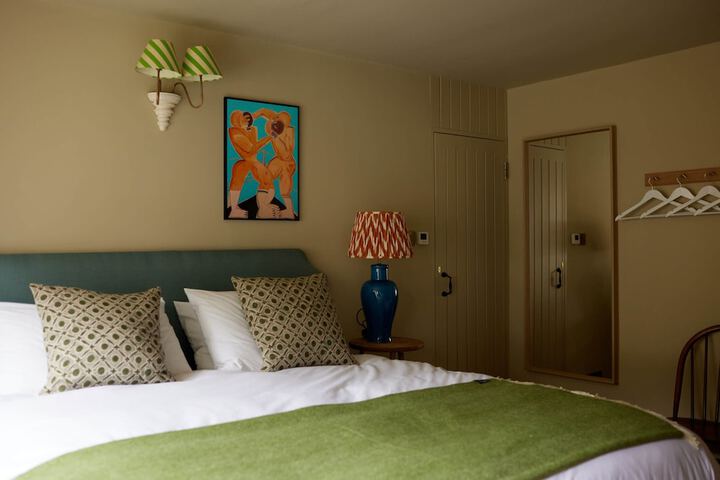 Room 4 of 62
