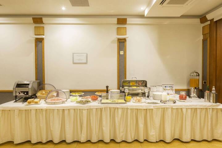 Breakfast/Coffee Service 93 of 111