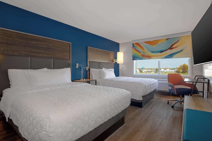 2 Queen Beds with Walk in Shower (7 of 7)