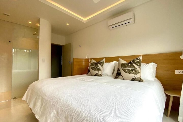 Room 12 of 26