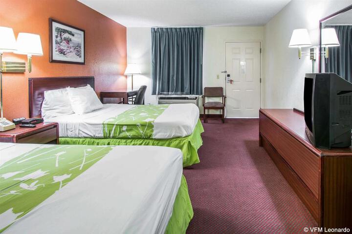 2 Queen Beds (3 of 6)