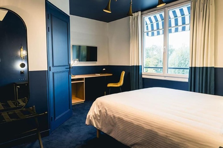 Room 4 of 32