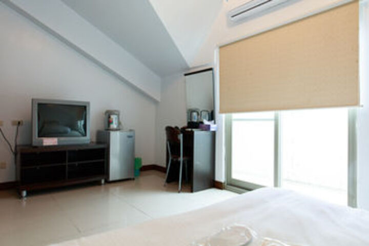 Room 18 of 18