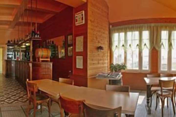 Dining 11 of 25