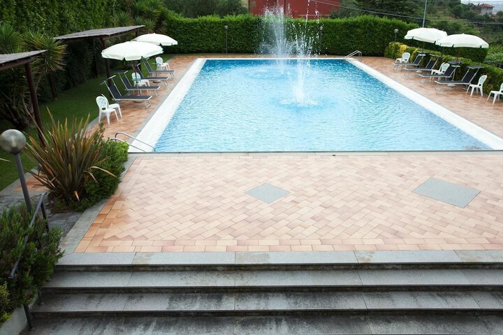 Pool 12 of 20