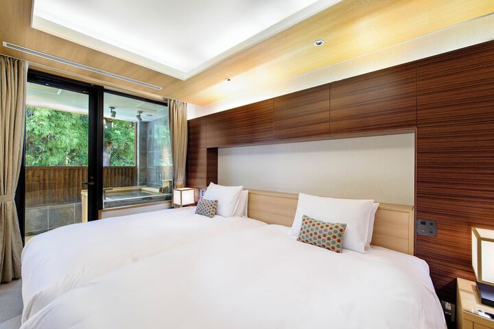 Room 5 of 50