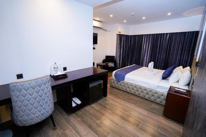 Room 43 of 77