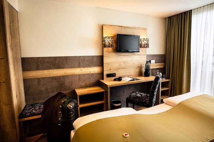 Room 34 of 68