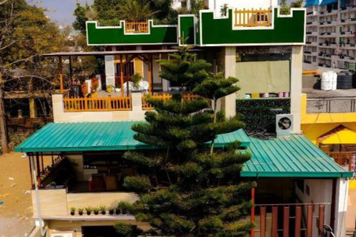 Hotel 4 Seasons Restaurant & Cafe