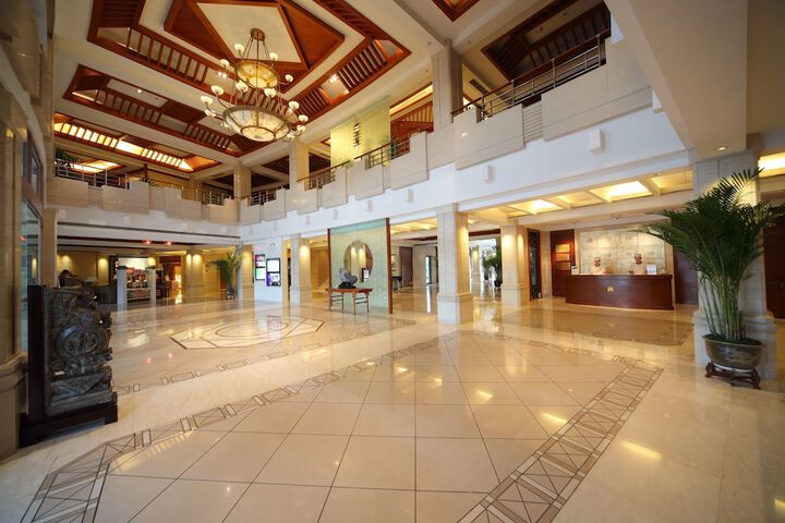 Hotel Lobby