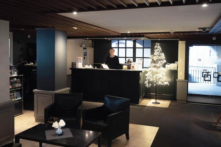 Hotel Lobby
