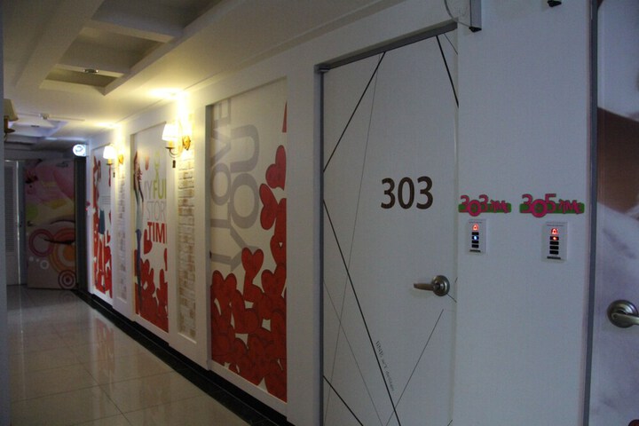 Ballroom/Hall 69 of 84