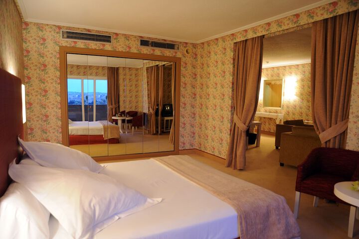 Room 15 of 72